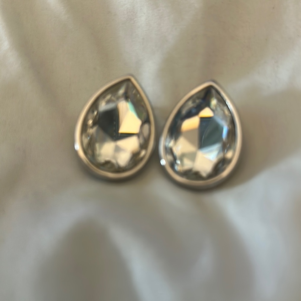Pre Swarovski Tear Drop clip earrings
